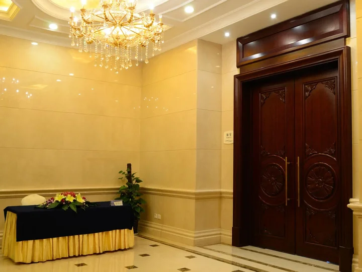 Шанхай: The Bund Riverside Hotel