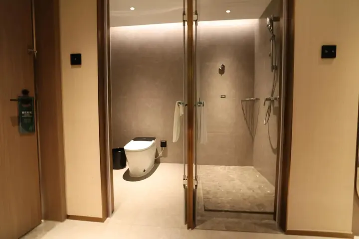 Шанхай: Holiday Inn Shanghai Jing'an by IHG
