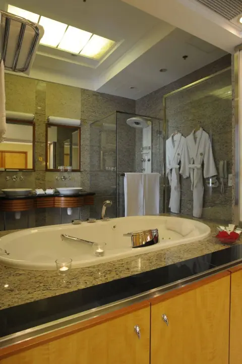 Гонконг: The Emperor (Happy Valley) Hotel