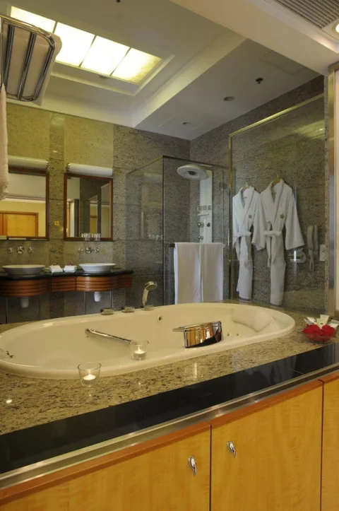 Гонконг: The Emperor (Happy Valley) Hotel