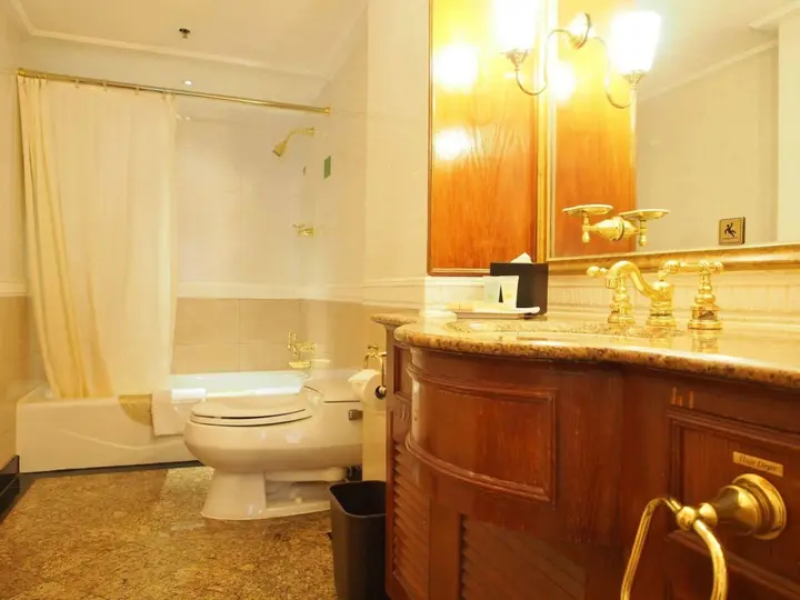 Гонконг: The Emperor (Happy Valley) Hotel