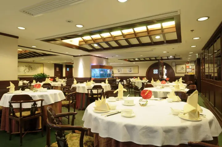 Гонконг: The Emperor (Happy Valley) Hotel