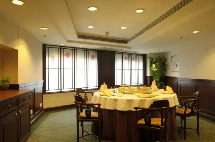 Гонконг: The Emperor (Happy Valley) Hotel