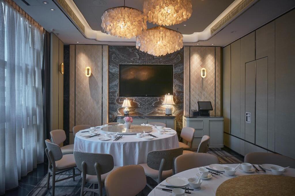Гонконг: The Emperor (Happy Valley) Hotel