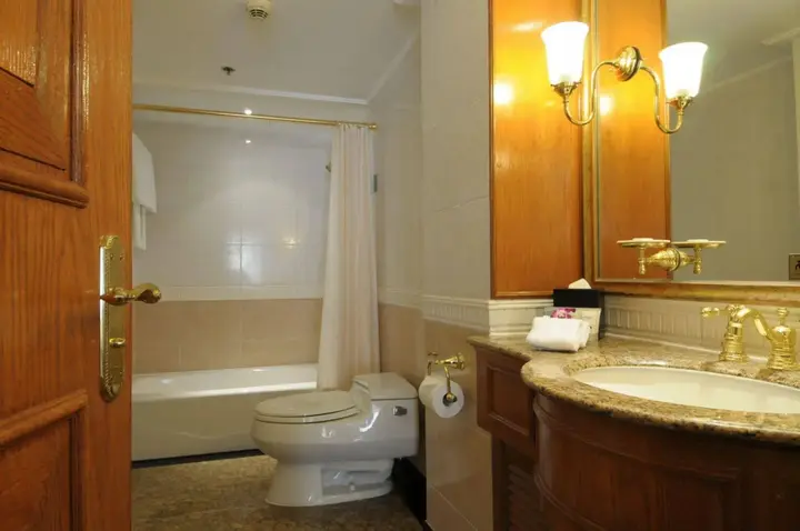 Гонконг: The Emperor (Happy Valley) Hotel