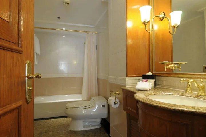 Гонконг: The Emperor (Happy Valley) Hotel