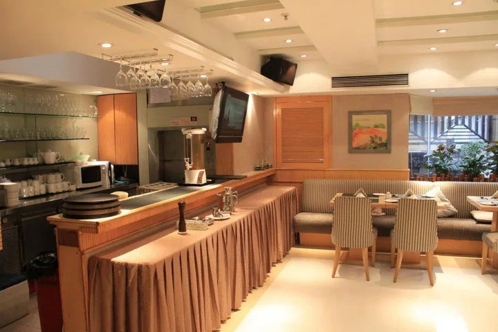 Гонконг: The Emperor (Happy Valley) Hotel