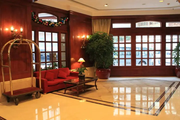 Гонконг: The Emperor (Happy Valley) Hotel