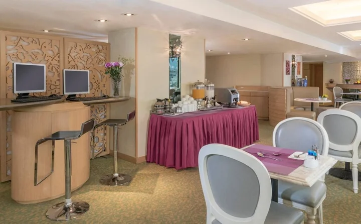 Коулун: Silka Seaview Hotel