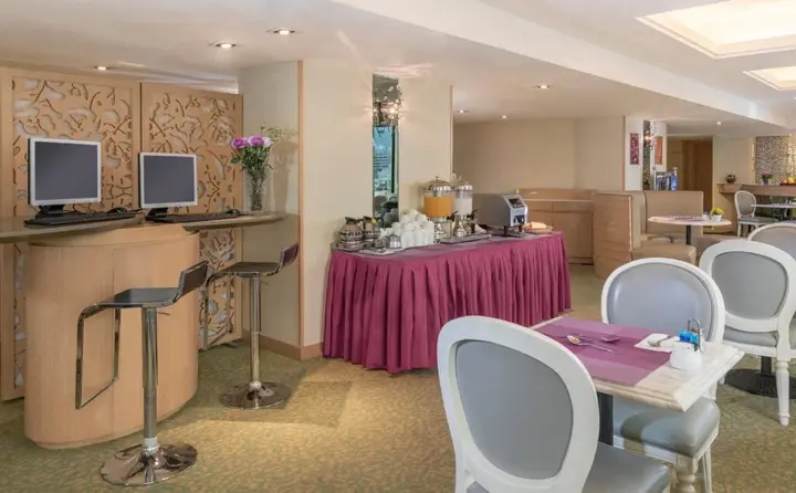 Коулун: Silka Seaview Hotel