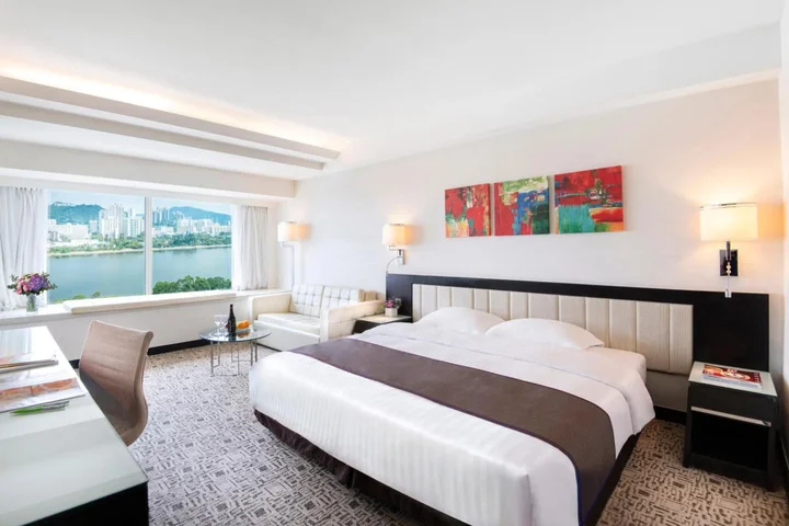 Гонконг: Regal Riverside Hotel