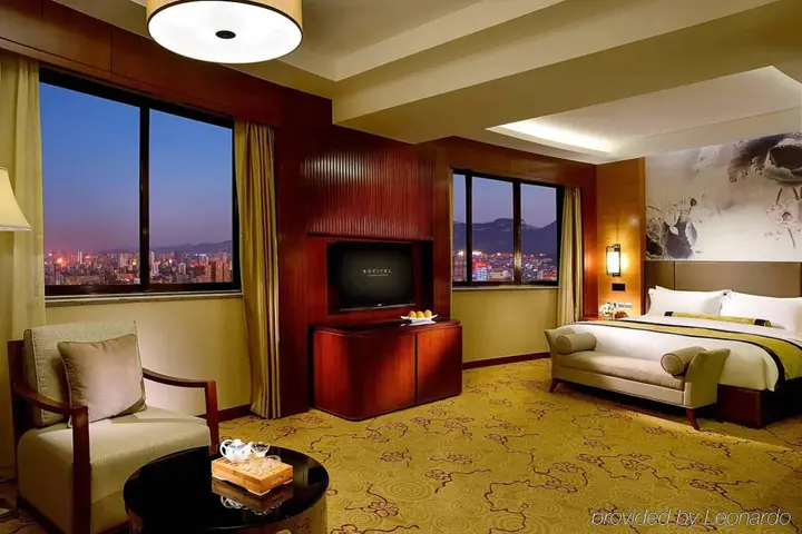 Цзинань: Enlux Hotel