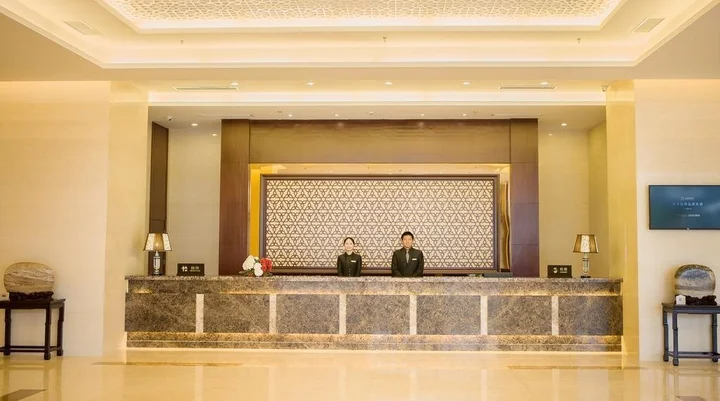 Нанкин: Round Hotel