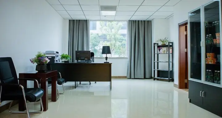 Нанкин: Round Hotel