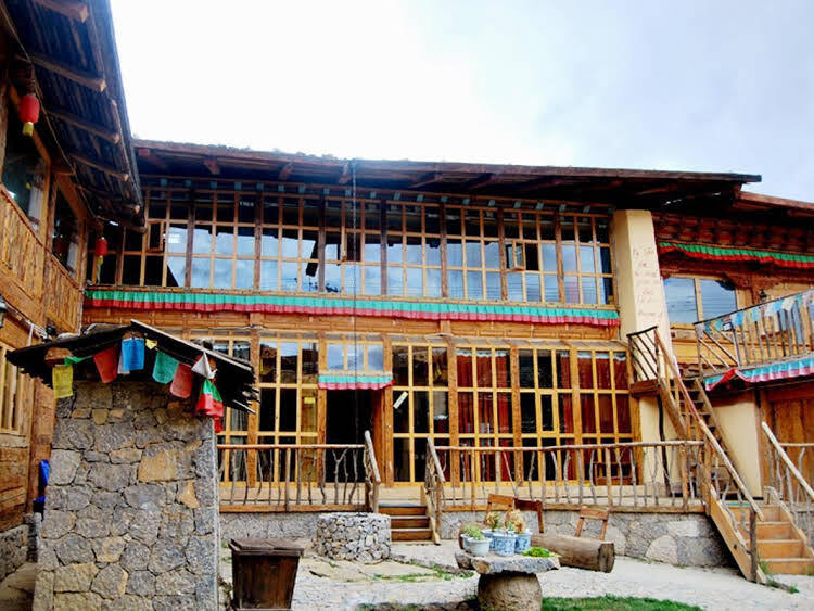 Шангри-Ла: Shangri-La Skyside Inn