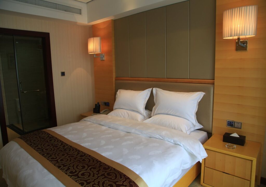 Лешан: Baihai Holiday Inn