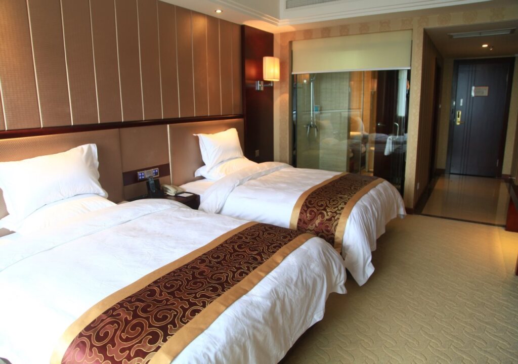 Лешан: Baihai Holiday Inn