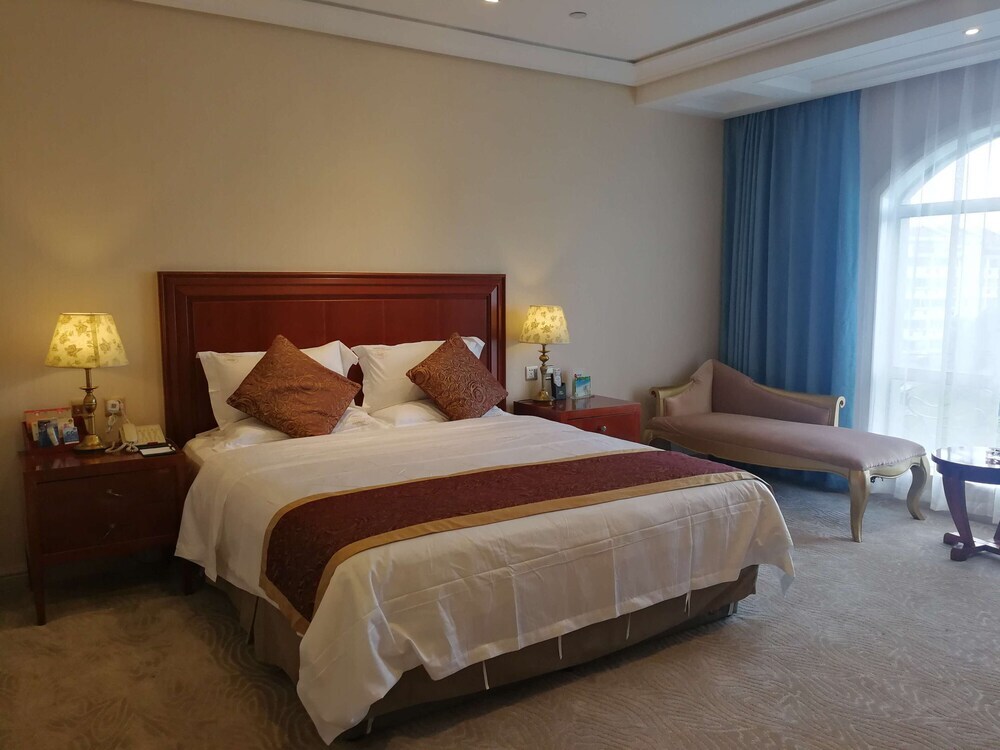 Цзясинь: Aventine Town Hotel