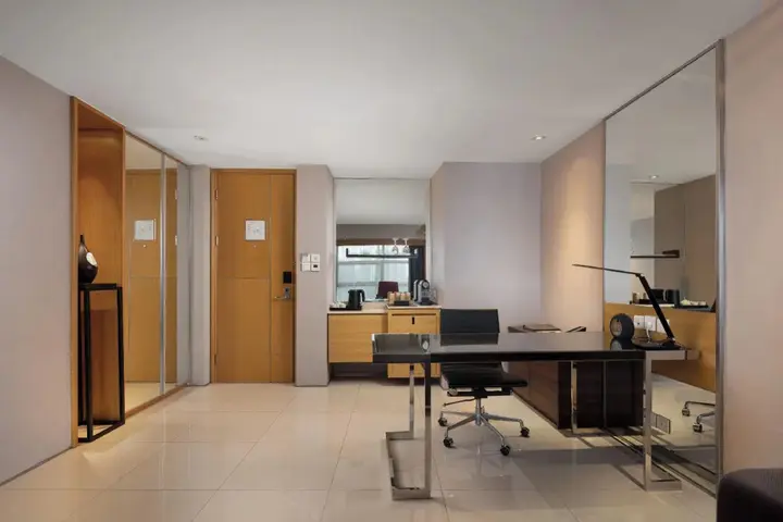 Ухань: New World Wuhan Hotel