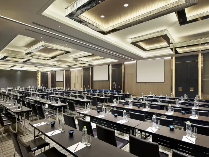 Ухань: New World Wuhan Hotel