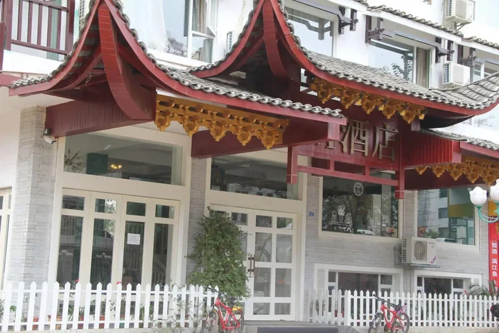 Яншо: Michaels Inn & Suites