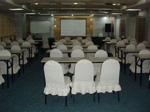 Циндао: Xueyuan Hotel