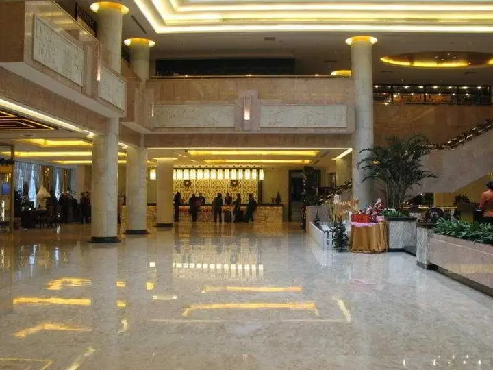 Пекин: Rainbow Hotel