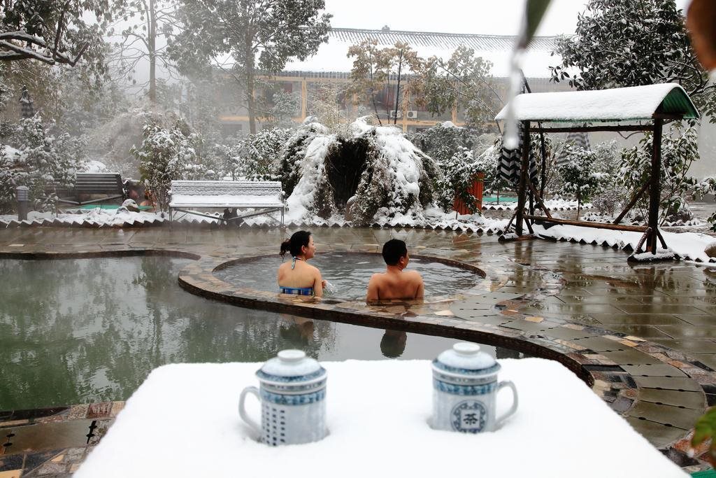 Лешан: Huasheng Hot Spring Hotel