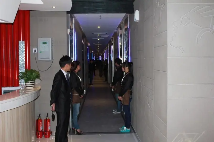 Яншо: Wuyue Hotel Yangshuo West Street Branch