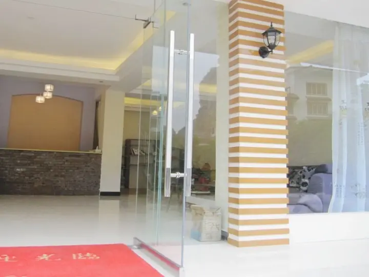 Яншо: Yangshuo Infinite Inn