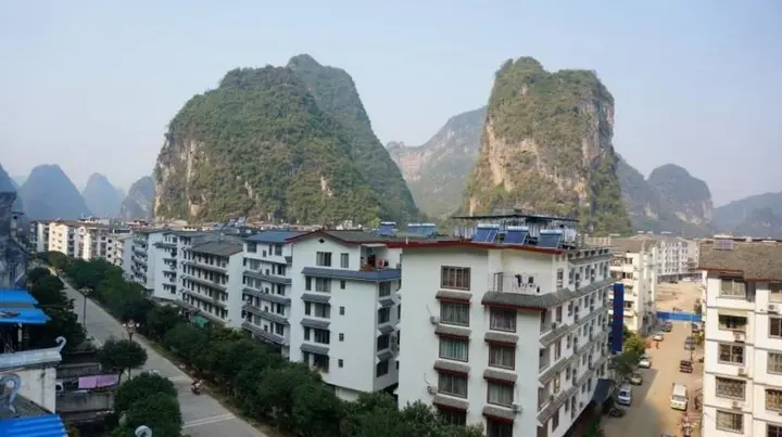 Яншо: Yangshuo Infinite Inn
