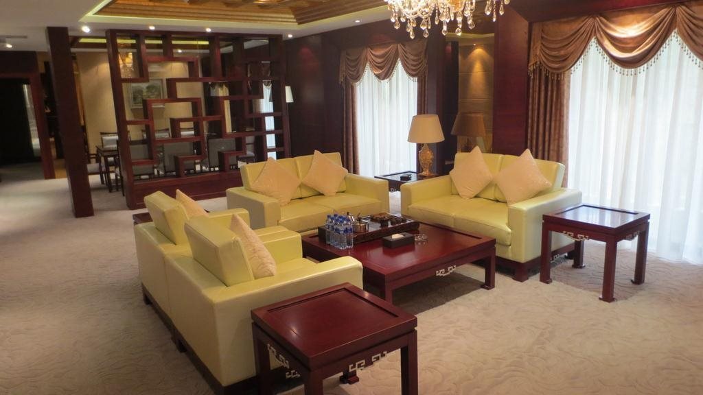 Лунъянь: Hakka Earth Building Prince