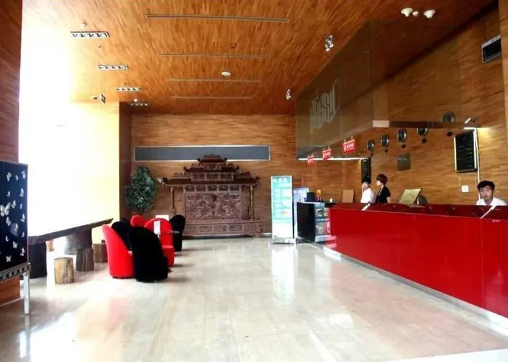 Далянь: Champs Elysees Jinfu Apartment