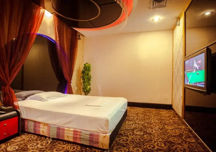 Ухань: Wuhan Mayflowers Hotel (Wuchang Railway Station Zhongnan Road Metro Station Branch)