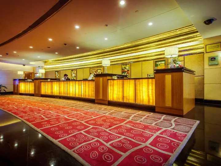 Ухань: Wuhan Mayflowers Hotel (Wuchang Railway Station Zhongnan Road Metro Station Branch)