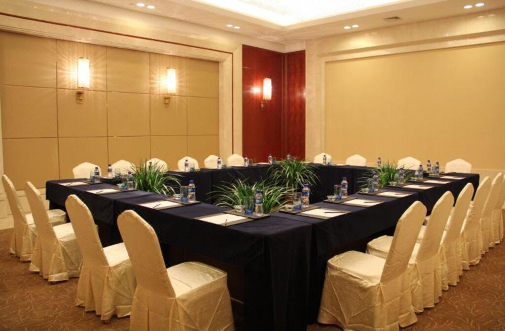 Инкоу: Howard Johnson Minmetals Plaza Yingkou