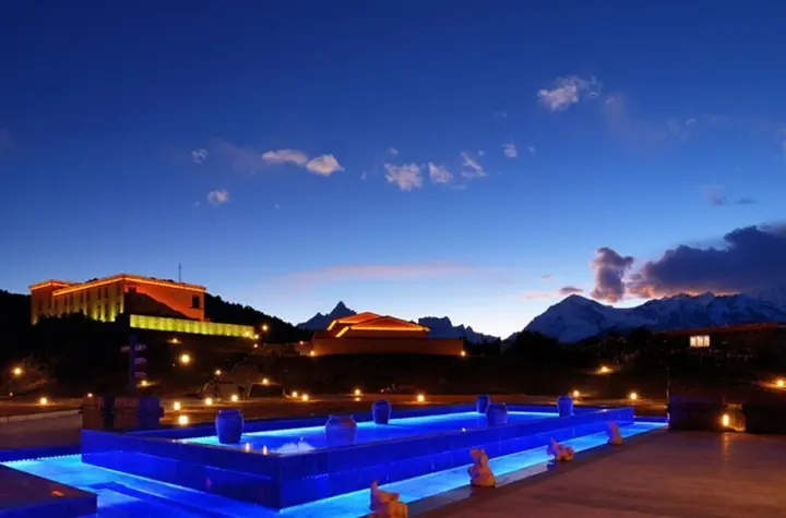 Шангри-Ла: High Mountain Resort Deqin