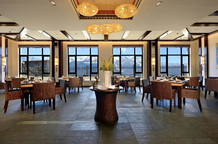 Шангри-Ла: High Mountain Resort Deqin