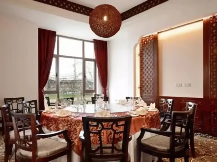 Шангри-Ла: High Mountain Resort Deqin