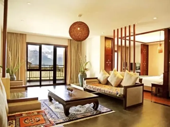 Шангри-Ла: High Mountain Resort Deqin