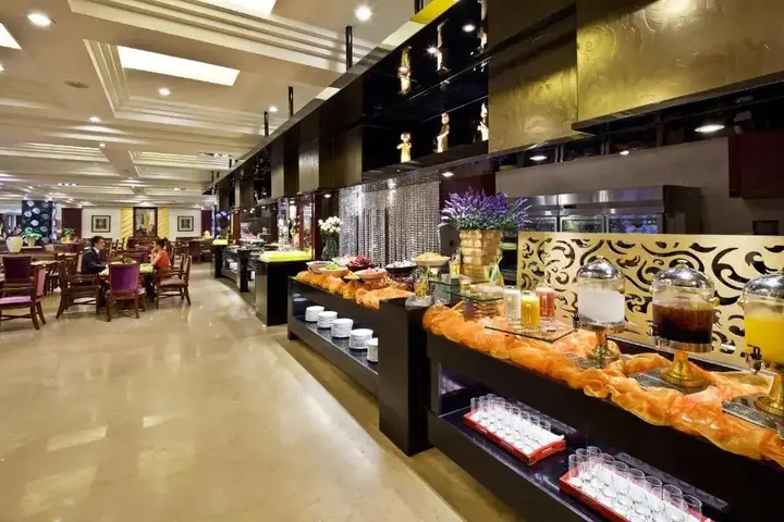 Пекин: Beijing International Hotel