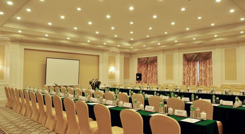 Ухань: Country Garden Phoenix Hotel Wuhan