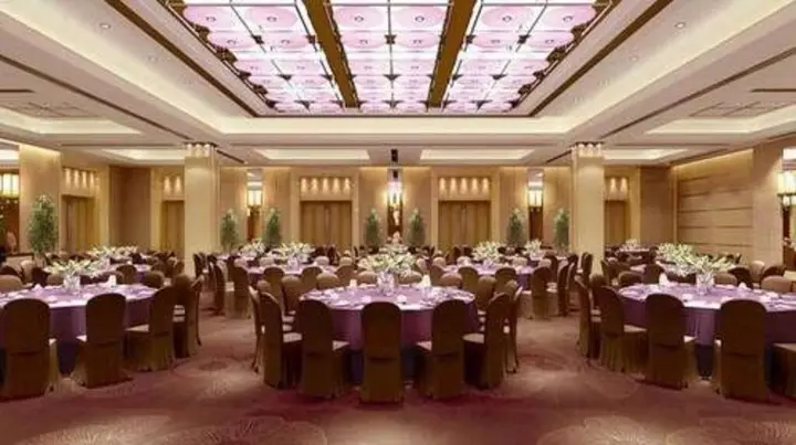 Циндао: Grand New Century Hotel