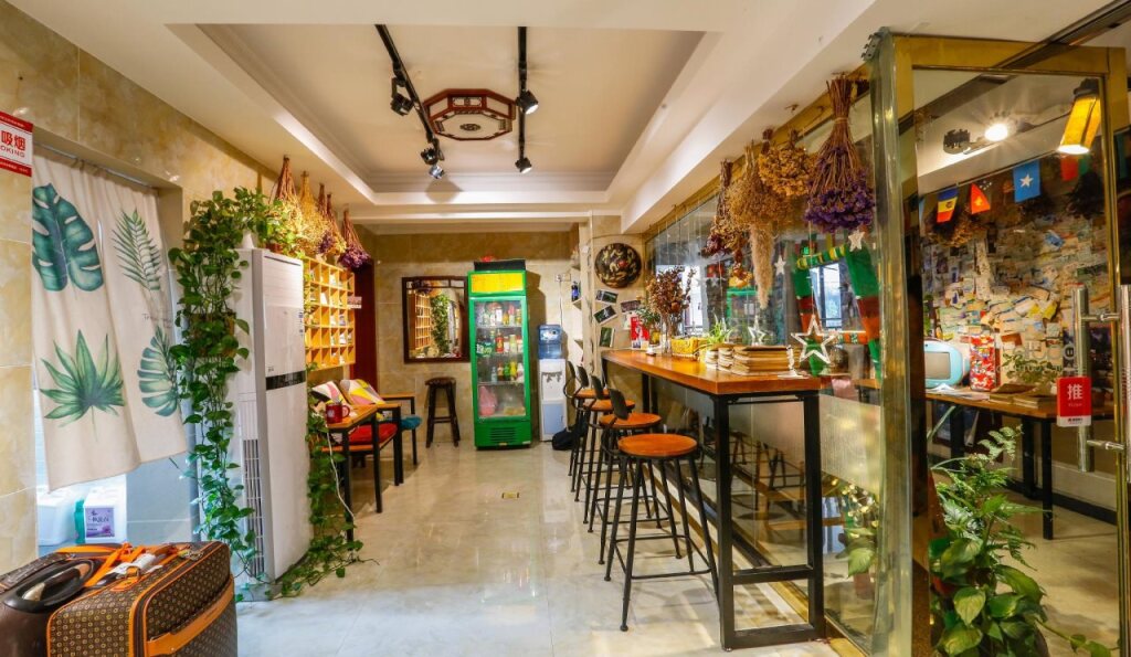 Чжанцзяцзе: Bajie Youth Hostel(Tianmenshan Train Station)