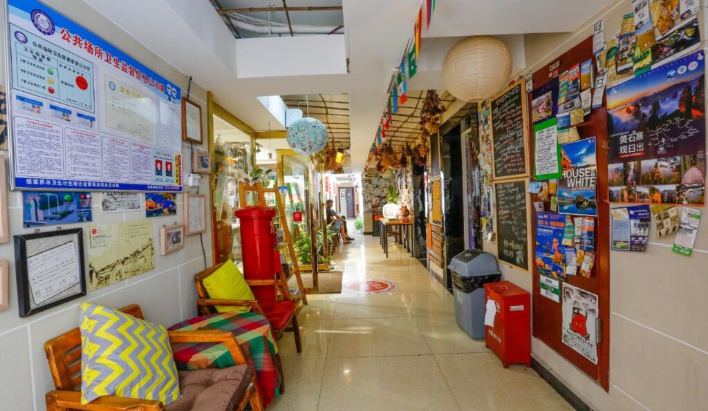 Чжанцзяцзе: Bajie Youth Hostel(Tianmenshan Train Station)