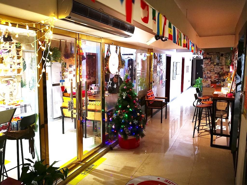 Чжанцзяцзе: Bajie Youth Hostel(Tianmenshan Train Station)