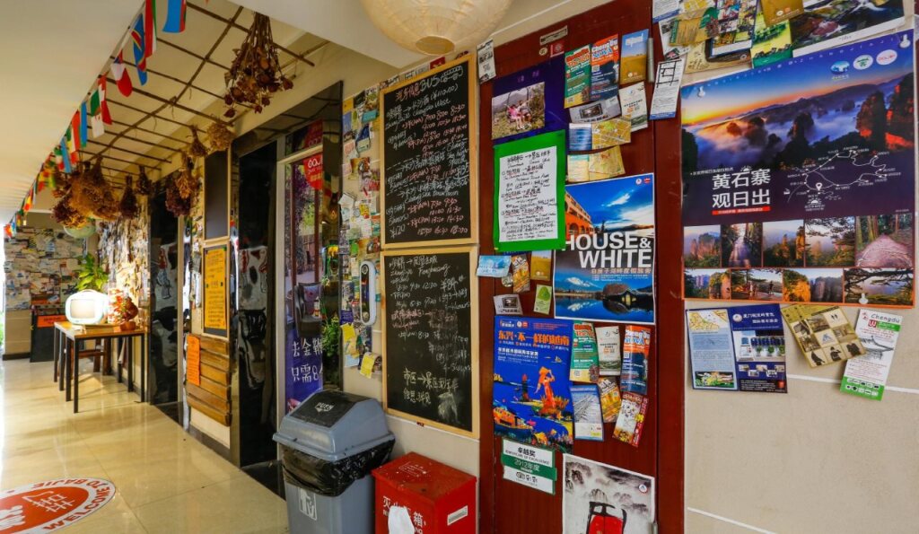Чжанцзяцзе: Bajie Youth Hostel(Tianmenshan Train Station)