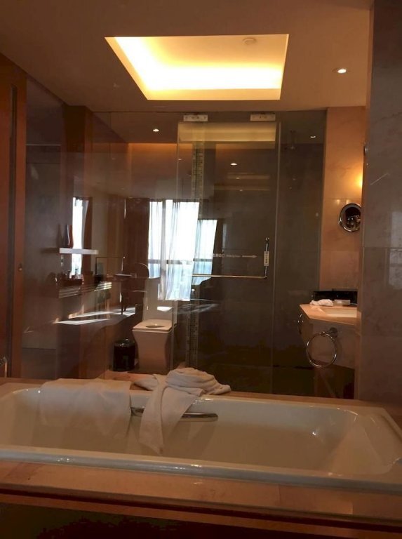 Цзинин: Sun Plaza International Hotel