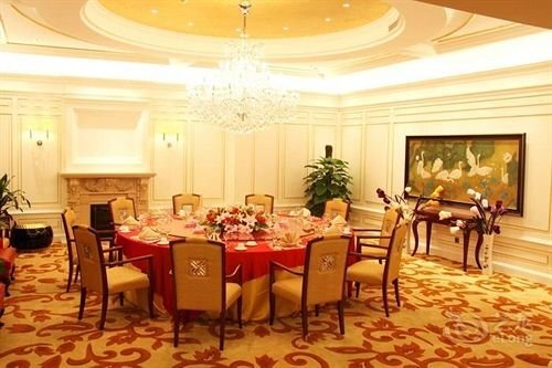 Цзинин: Sun Plaza International Hotel