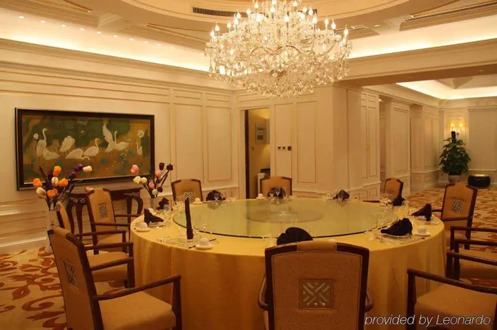 Цзинин: Sun Plaza International Hotel